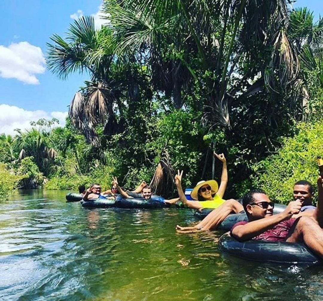 Flutuação com boia cross no Rio Formiga de águas cristalinas no Povoado Cardosa