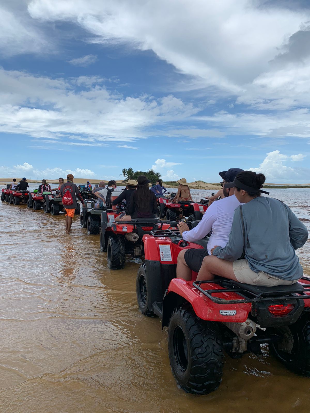 Quadriciclo percorrendo os Pequenos Lençóis Maranhenses